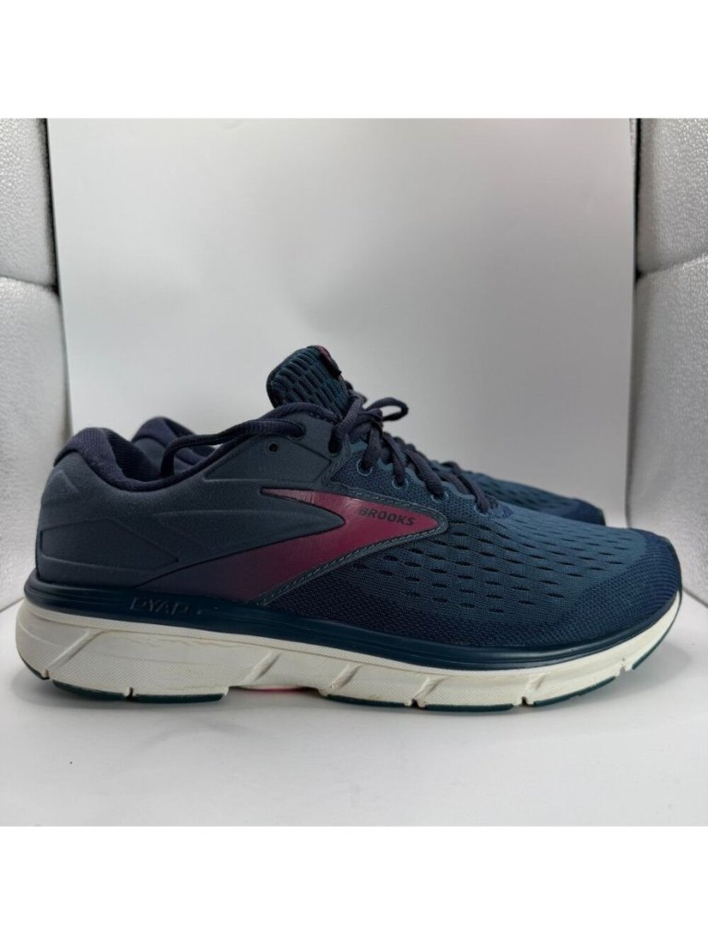 Brooks Dyad 11 Womens Running Shoes Navy Size 10.5 Wide Comfortable Cushioned